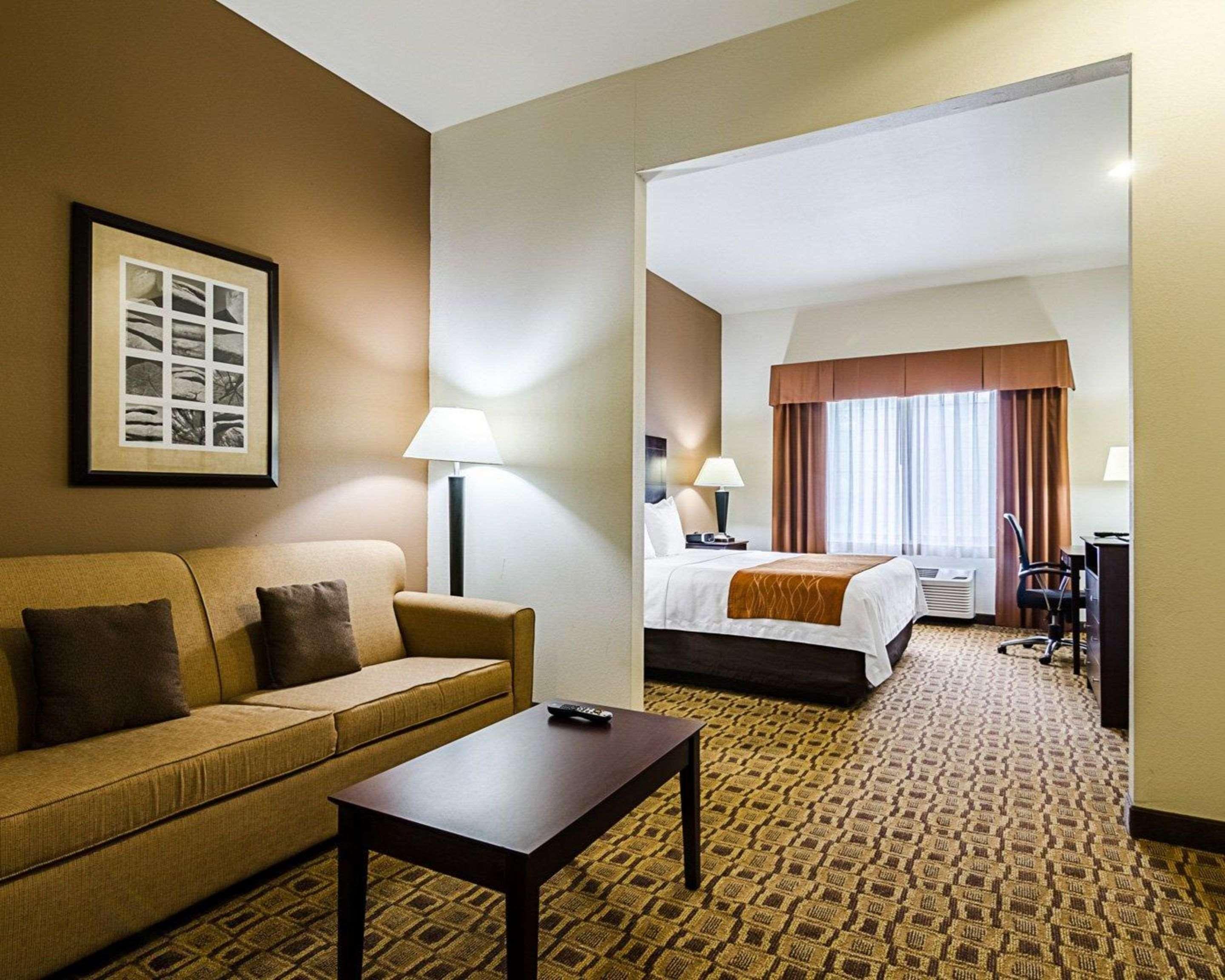 Comfort Inn & Suites Lawrence - University Area Eksteriør bilde