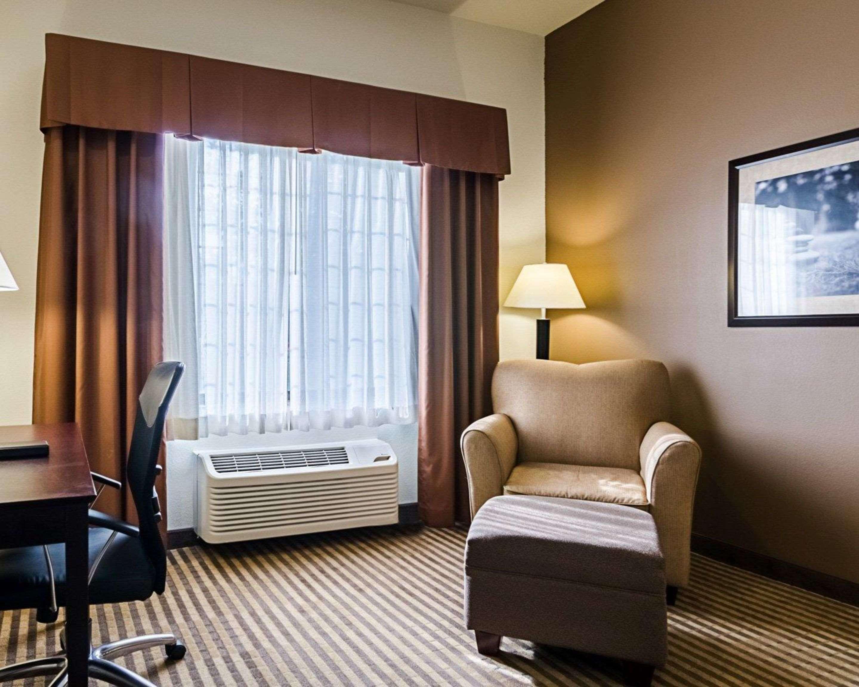 Comfort Inn & Suites Lawrence - University Area Eksteriør bilde