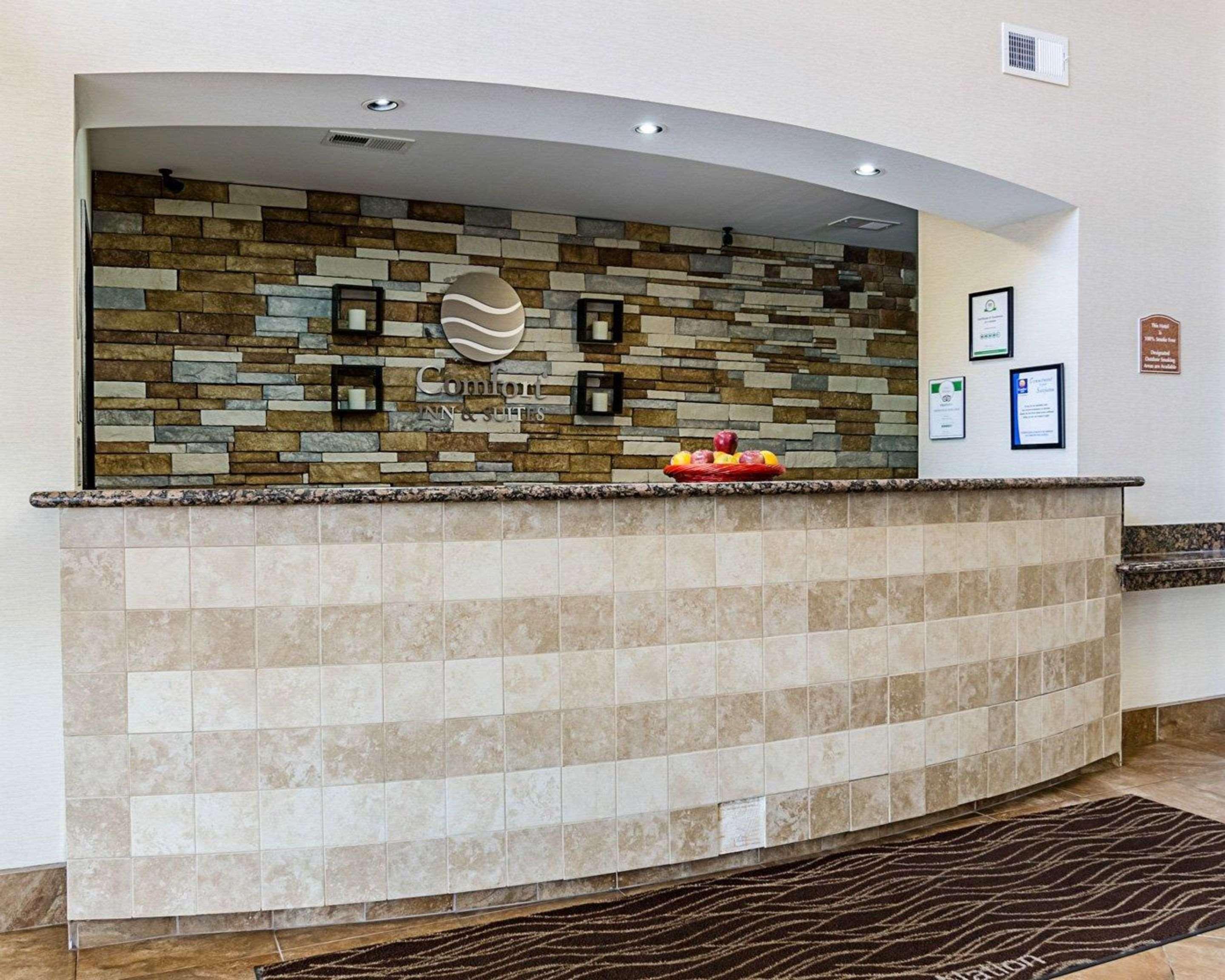 Comfort Inn & Suites Lawrence - University Area Eksteriør bilde