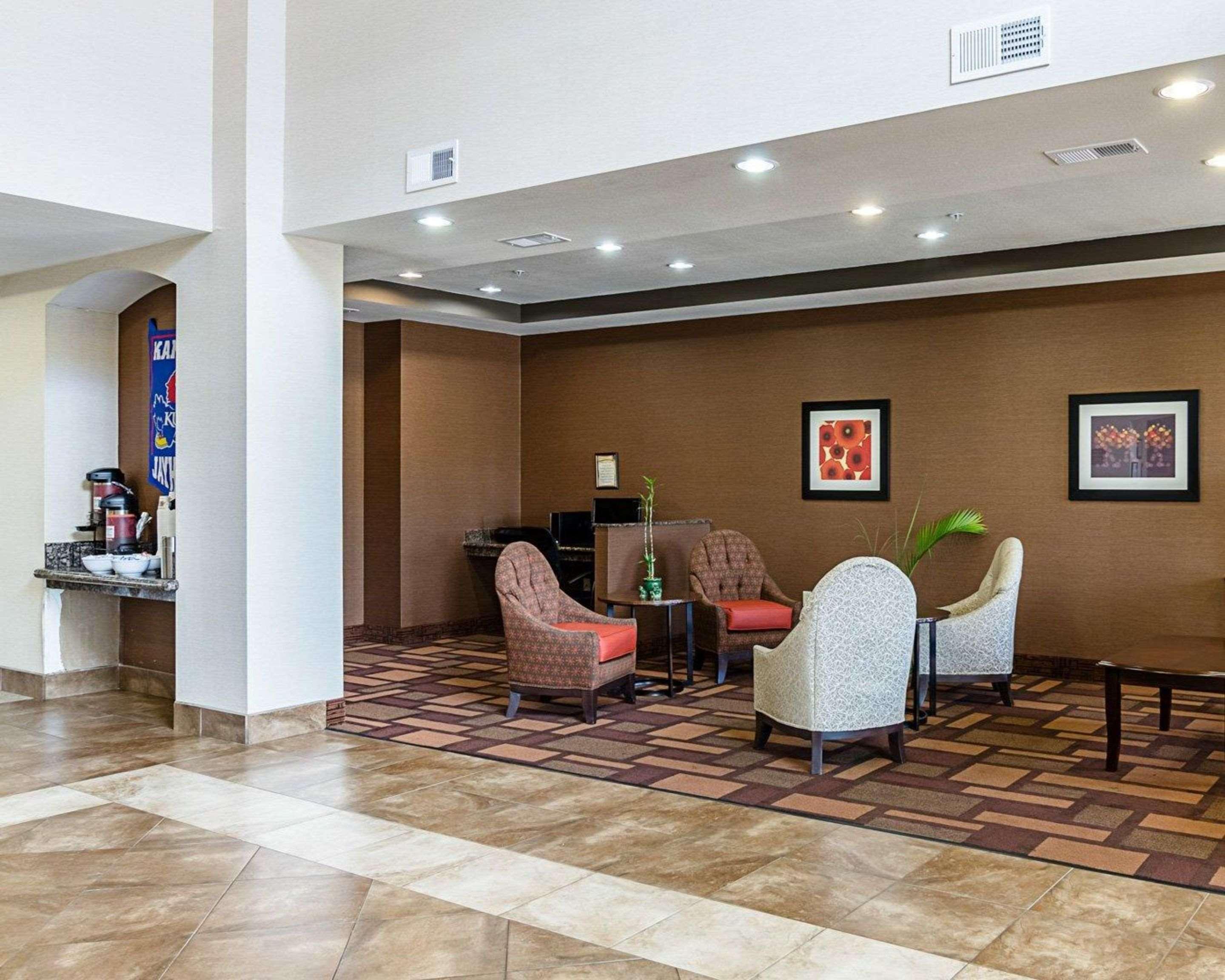 Comfort Inn & Suites Lawrence - University Area Eksteriør bilde