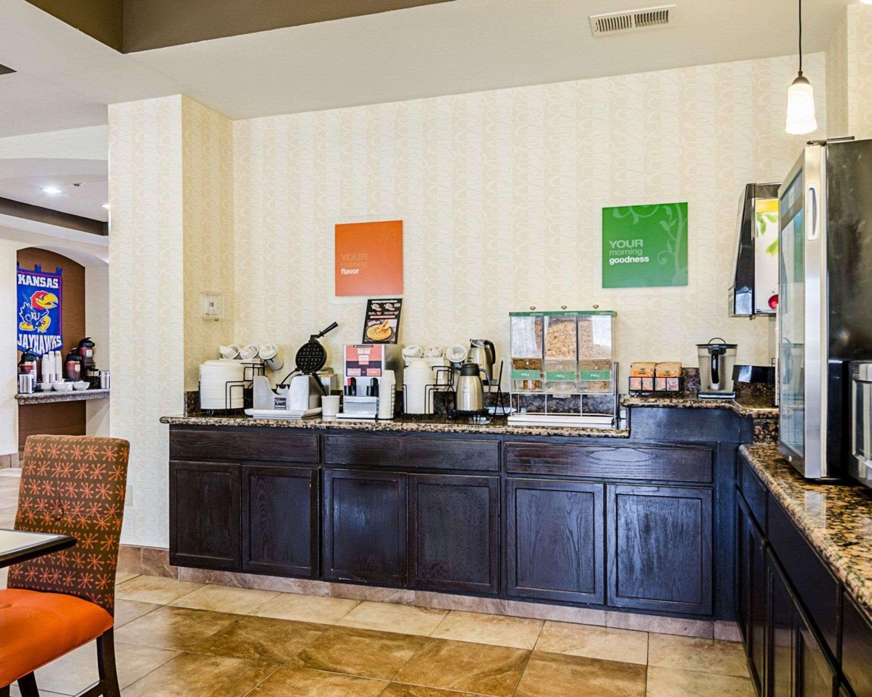 Comfort Inn & Suites Lawrence - University Area Eksteriør bilde