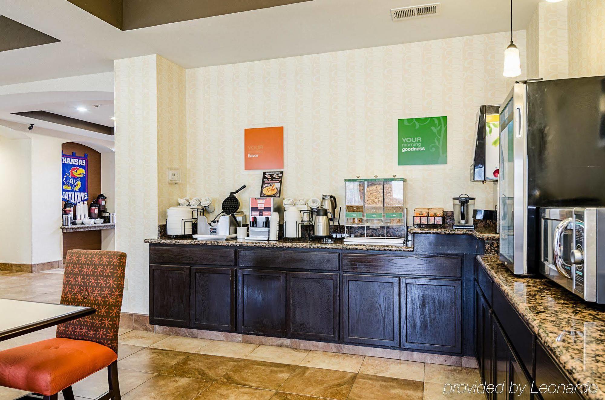 Comfort Inn & Suites Lawrence - University Area Eksteriør bilde